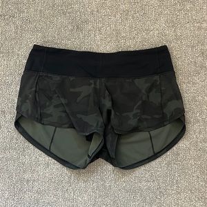 Lululemon Speed Up Shorts 2.5” | Green Camo | Size 4